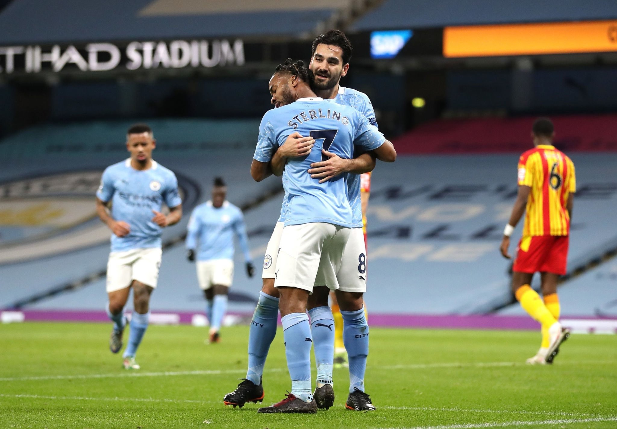 動作過大 動作過大